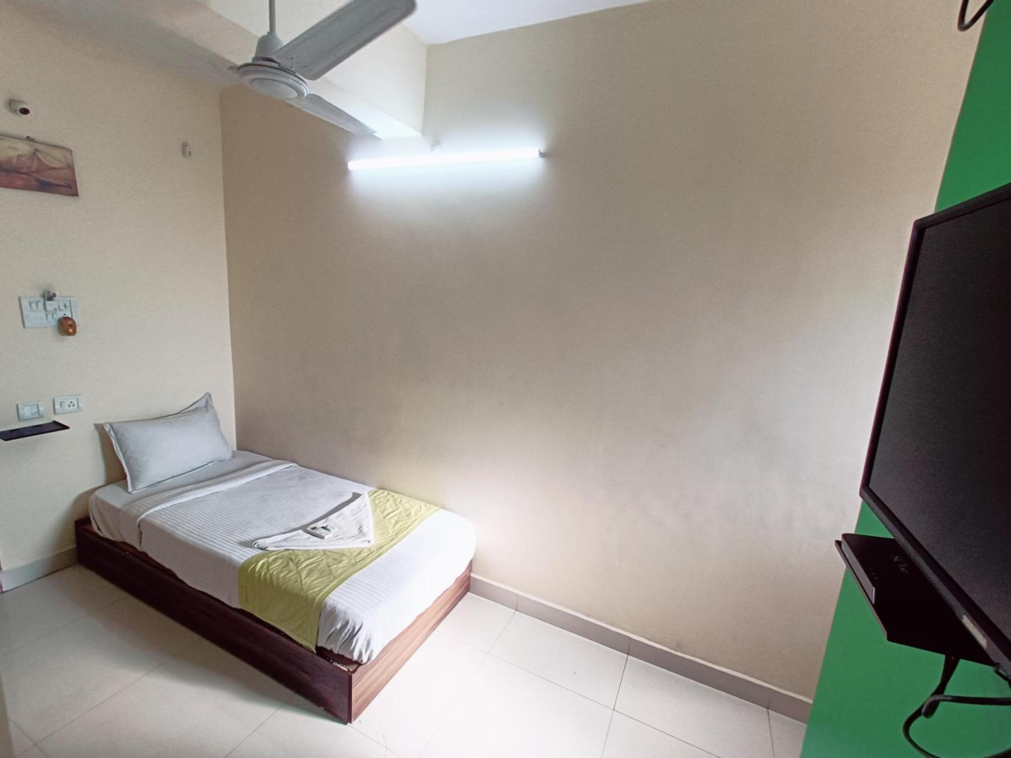 Green Tree Hotel-Near Vfs Global And Ramee Mall 钦奈 外观 照片